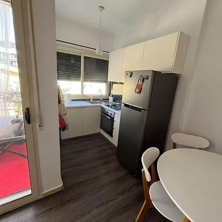 Linda's Cozy Qerret Apartment