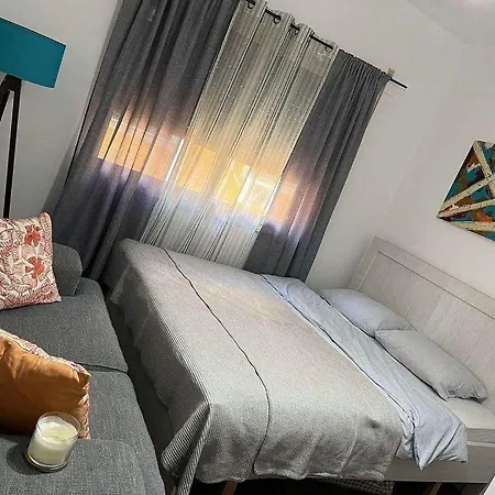 Linda's Cozy Qerret Apartment *
